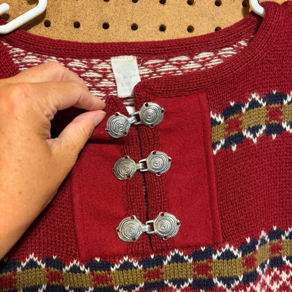 LL Bean Sweater XS Red Nordic Fair Isle Pewter Clasp Wool Pullover Oversized VTG - Picture 3 of 5